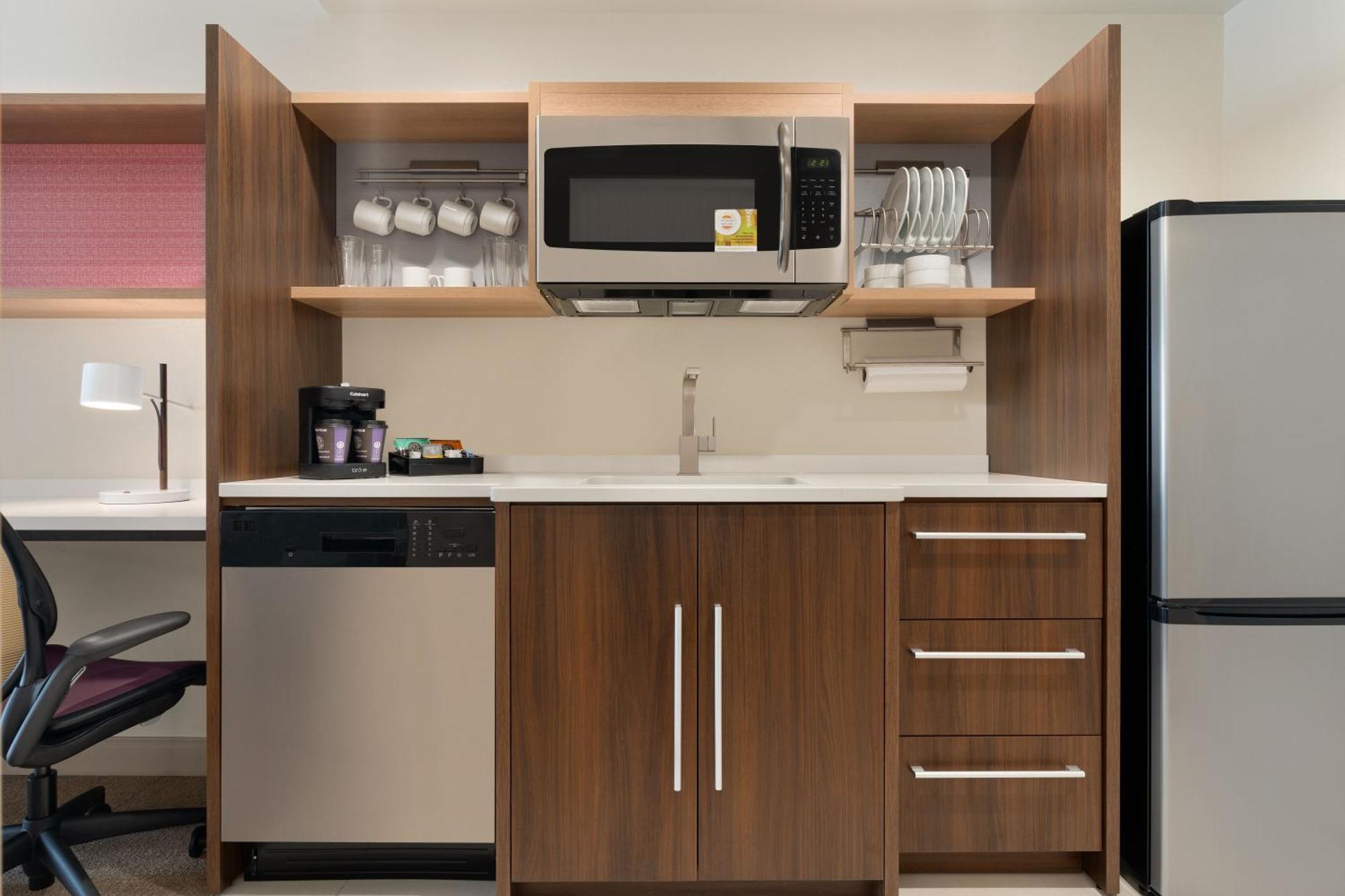Home2 By Hilton Airport 3*